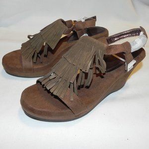 NIP Avon Fringe Pillow Comfort Suede Sandals, Sz 8